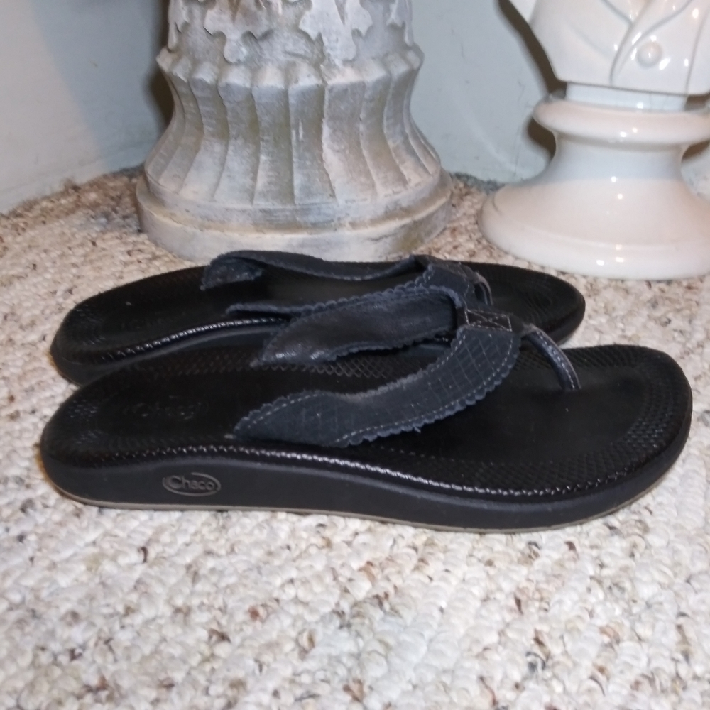 Like New Chaco Women's Black Leather Flip Flop Sandals